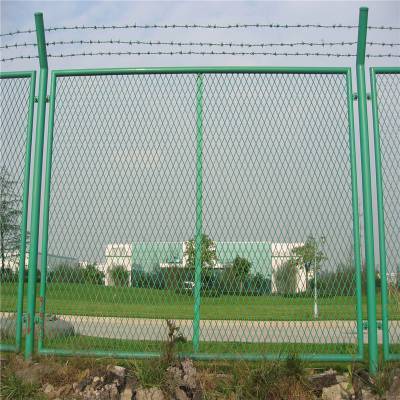 公路護欄網、公園隔離柵與圍墻鐵絲網 安全防護網的多樣應用